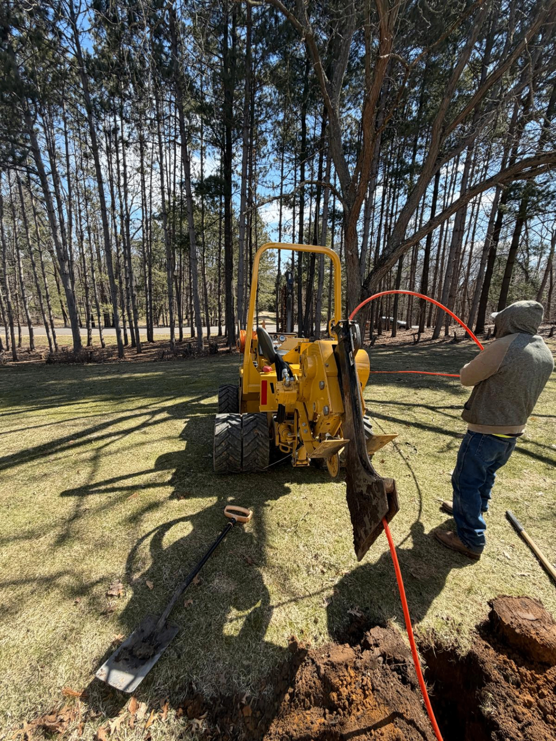 JAM Underground Utilities crew installing fiber optic conduit